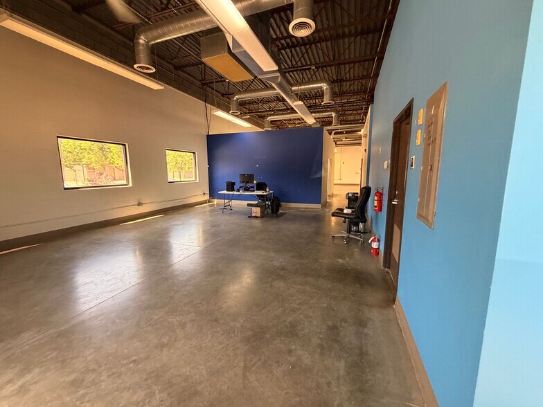 More Photos Of 117 S Sunset St, Longmont Flex For Lease