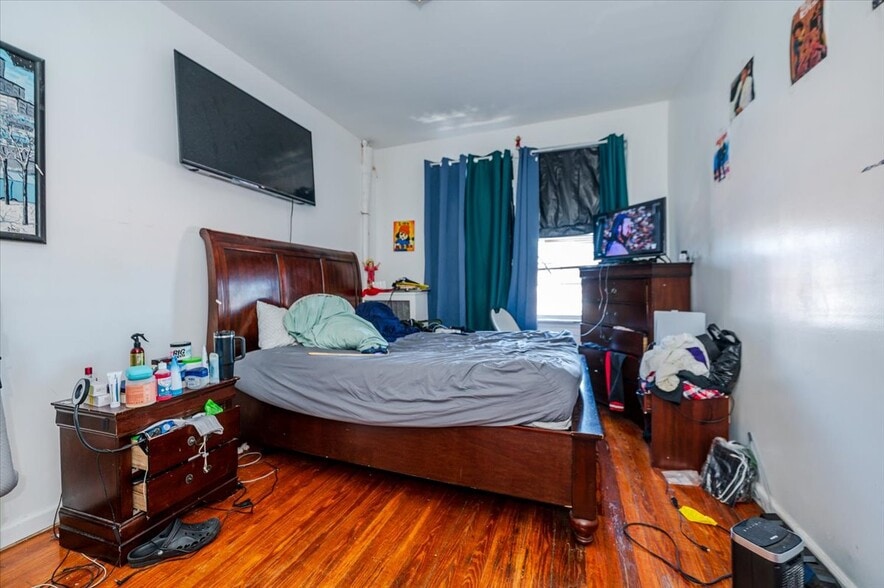 More Photos Of 2918 Bruckner Blvd, Bronx Bar For Sale