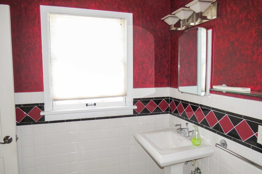 More Photos Of 1245 S Fabrique Dr, Wichita Flex For Sale