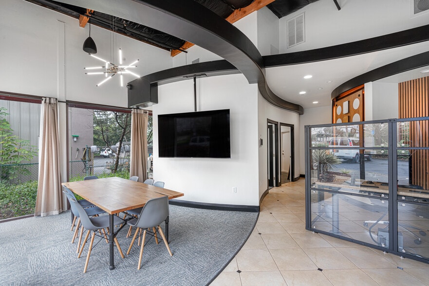 Primary Photo Of 1800 Empire Industrial Ct, Santa Rosa Flex For Sale