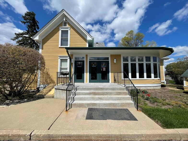 More Photos Of 502 E State St, Geneva Storefront Retail Office For Lease