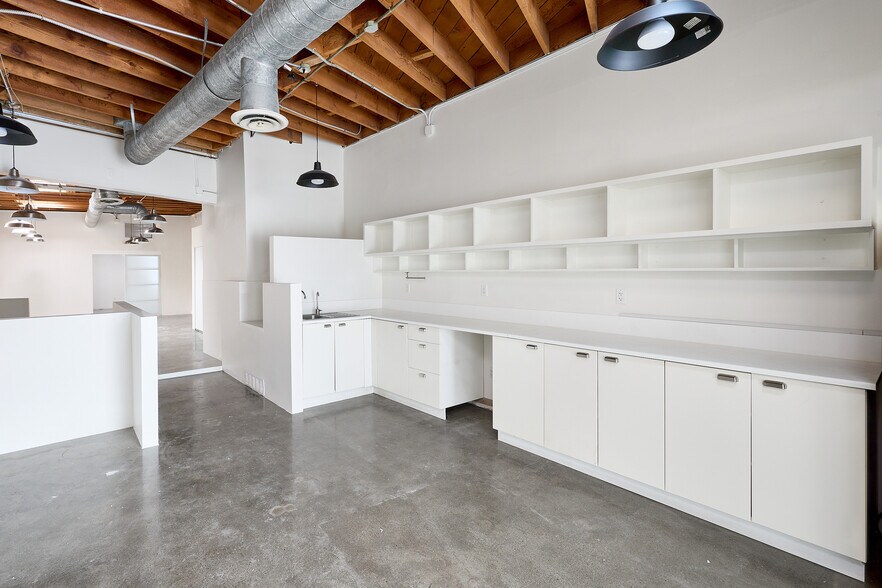 More Photos Of 1733-1737 Abbot Kinney Blvd, Venice Storefront Retail Office For Lease