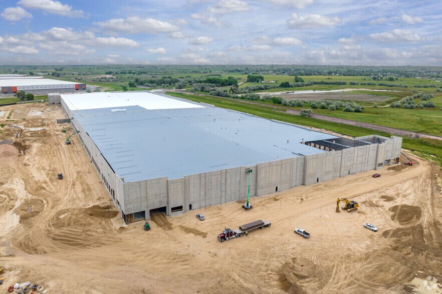 More Photos Of 6196 East Bridge St, Brighton Distribution For Lease