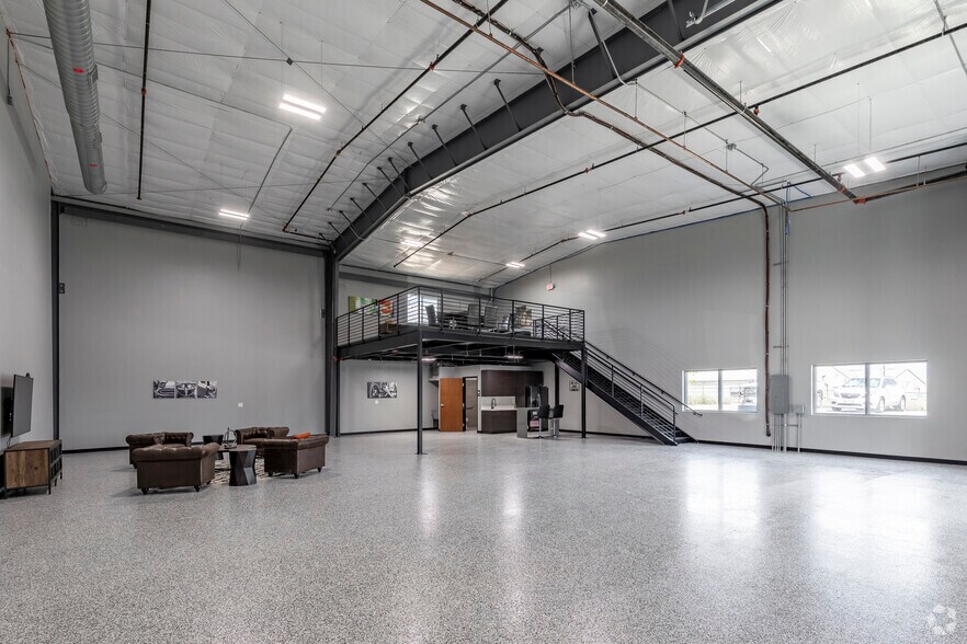 More Photos Of 7637 FM 3009, Schertz Light Distribution For Sale