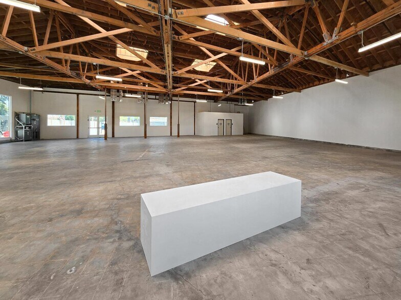 More Photos Of 5075 W Adams Blvd, Los Angeles Medical For Lease