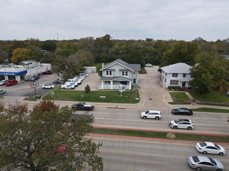 More Photos Of 209 E University Dr, Denton Medical For Lease