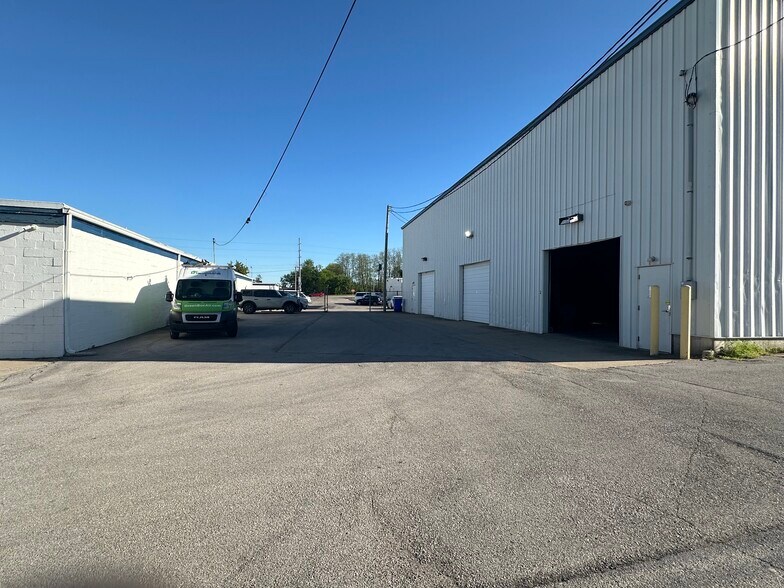 More Photos Of 1060 W High St, Lexington Warehouse For Lease