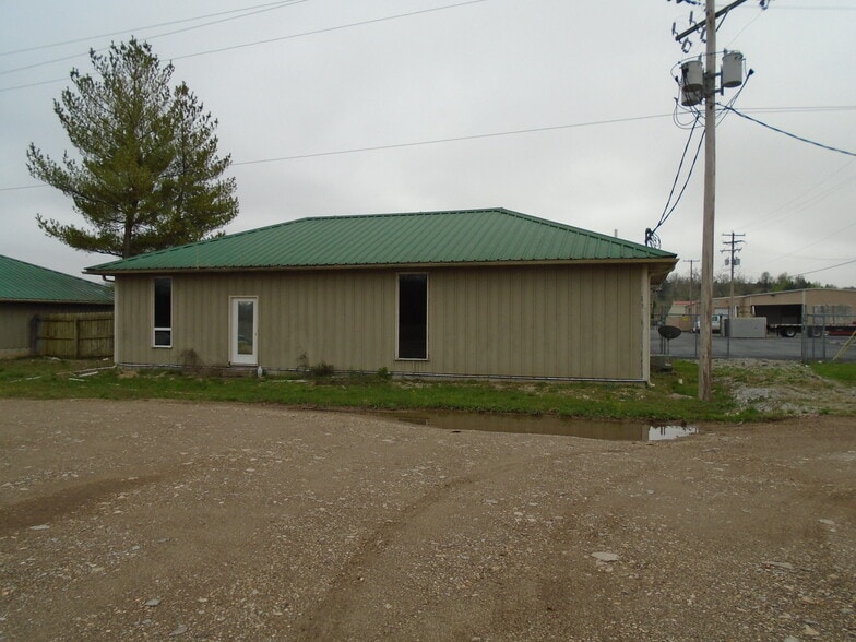 More Photos Of 2176 N Fox Hollow Dr, Nixa Warehouse For Lease