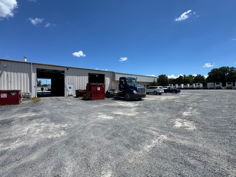 More Photos Of 140 Storage Solutions Ln, White Post Warehouse For Lease