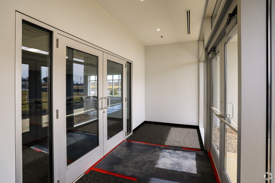 More Photos Of Turnpike Commerce Center, Shalersville Distribution For Sale