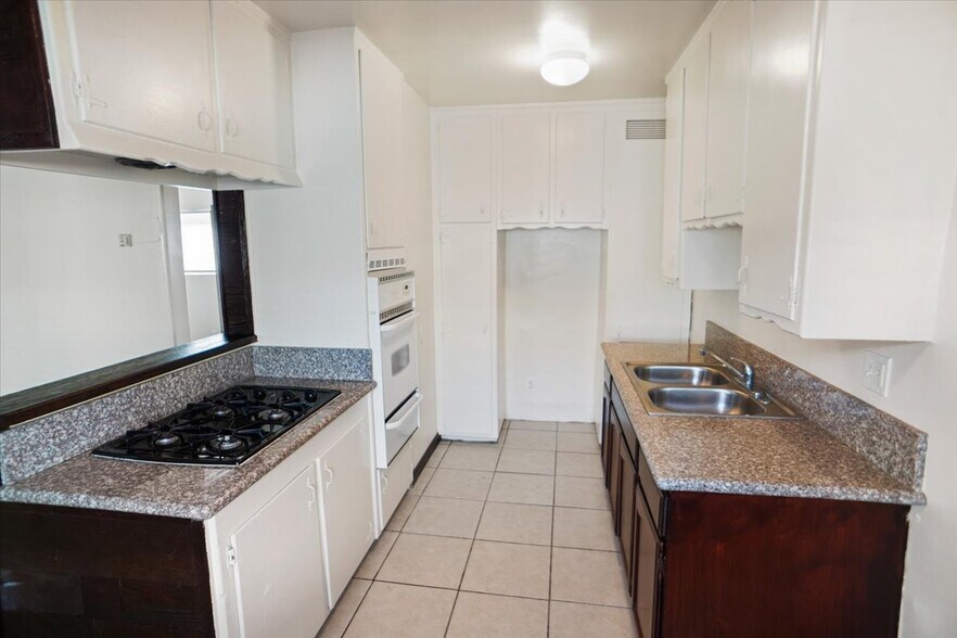 More Photos Of 342 E Lancaster Blvd, Lancaster Apartments For Sale