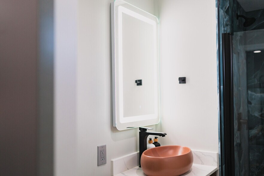 More Photos Of 1107 N Broadway, Santa Maria Hotel For Sale