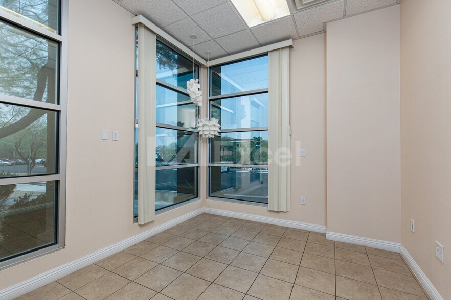 More Photos Of 1669 W Horizon Ridge Pky, Henderson Office For Sale