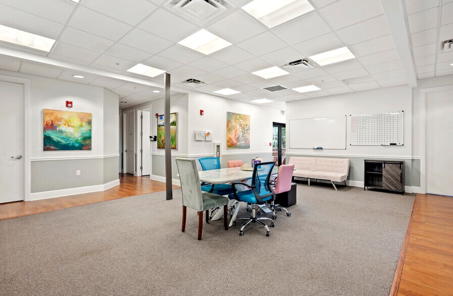 More Photos Of 9681 Gladiolus Dr, Fort Myers Coworking Space