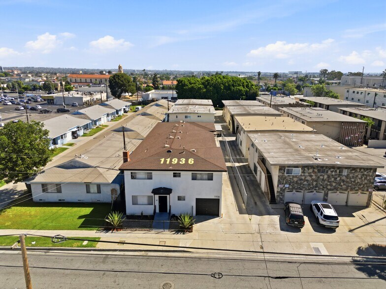 More Photos Of 11936 Grevillea Ave, Hawthorne Apartments For Sale