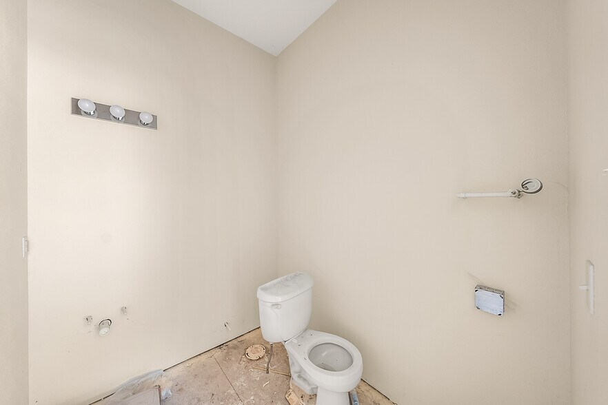 More Photos Of 209 S Old Pacific Hwy, Myrtle Creek Office For Sale