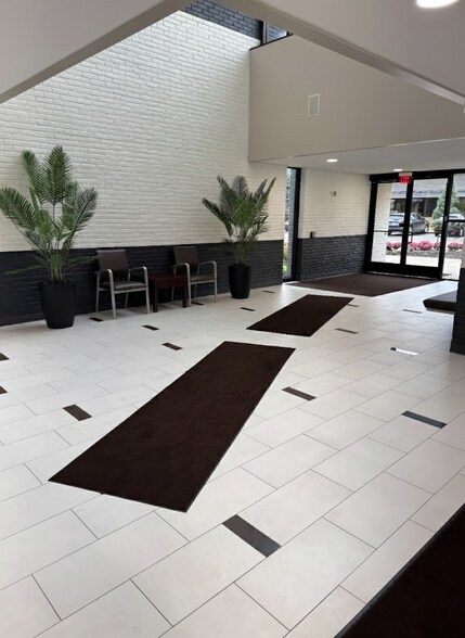 More Photos Of 26206 W 12 Mile Rd, Southfield Medical For Lease