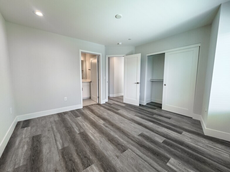 More Photos Of 1420 Pacific Beach Dr, San Diego Apartments For Sale