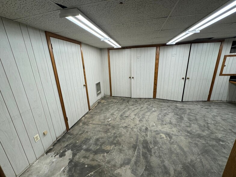 More Photos Of 132 Main St, Southington Bank For Lease