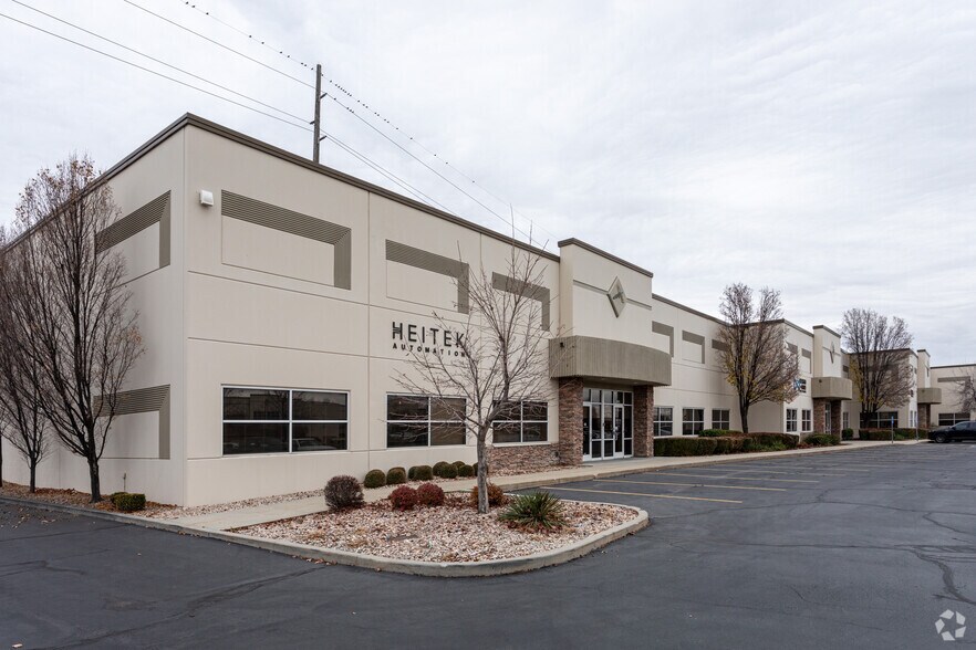 More Photos Of 9867 S Sandy Pky, Sandy Unknown For Lease