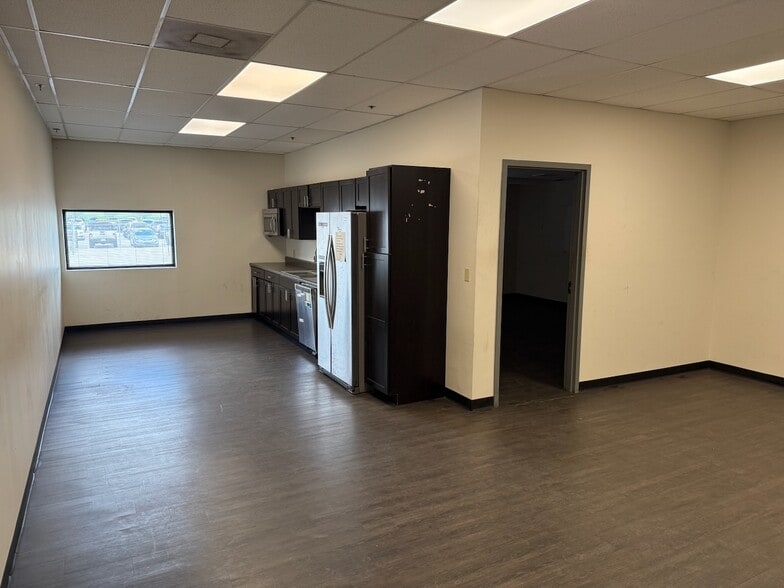 More Photos Of 560 Anglum Rd, Hazelwood Warehouse For Lease