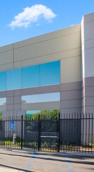 More Photos Of 2297 Niels Bohr Ct, San Diego Office For Sale