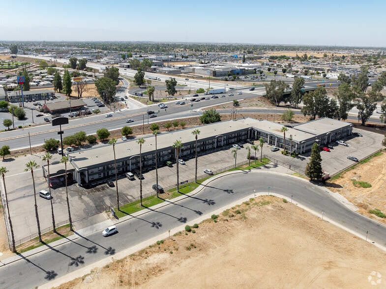 More Photos Of 2700 White Ln, Bakersfield Apartments For Sale
