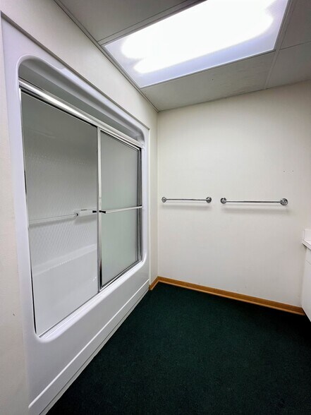 More Photos Of 1703 E Whaley St, Longview Warehouse For Lease