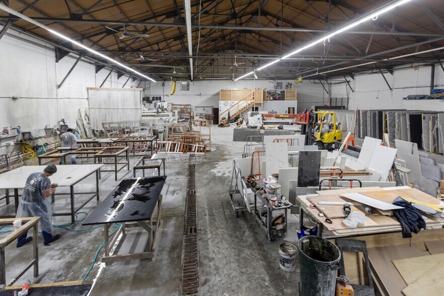 More Photos Of 165-167 Bow St, Everett Light Manufacturing For Lease