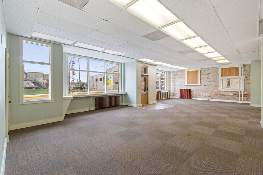 More Photos Of 307-309 Dewitt St, Portage Restaurant For Sale