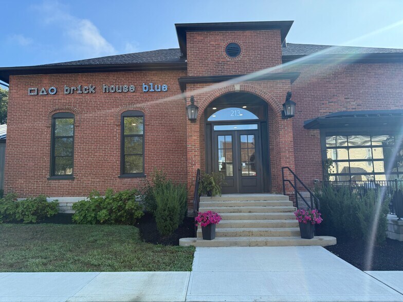 Primary Photo Of 213 S Chillicothe St, Plain City Coworking Space