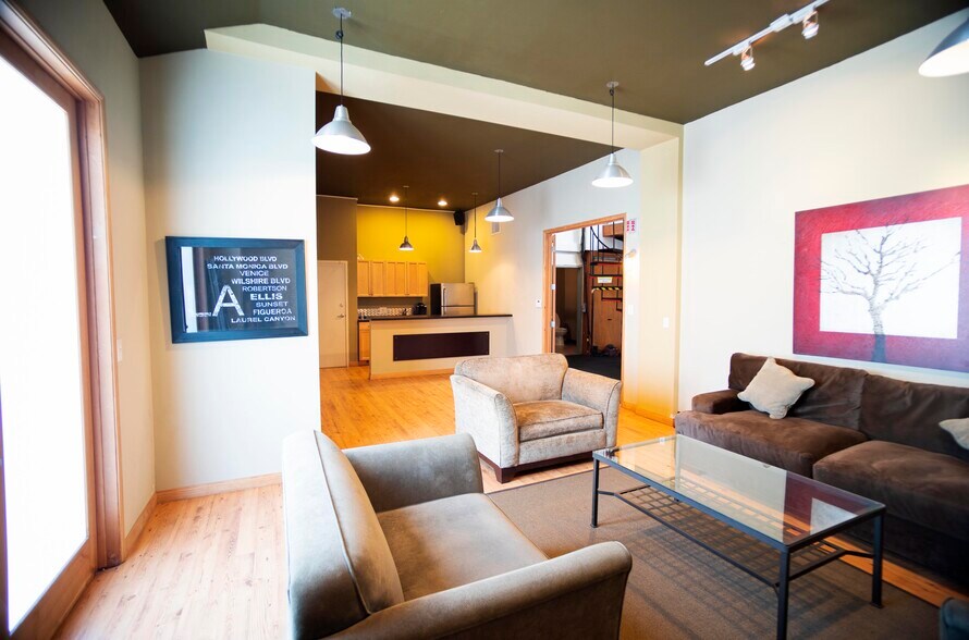 More Photos Of 8950-8956 Ellis Ave, Los Angeles Showroom For Lease