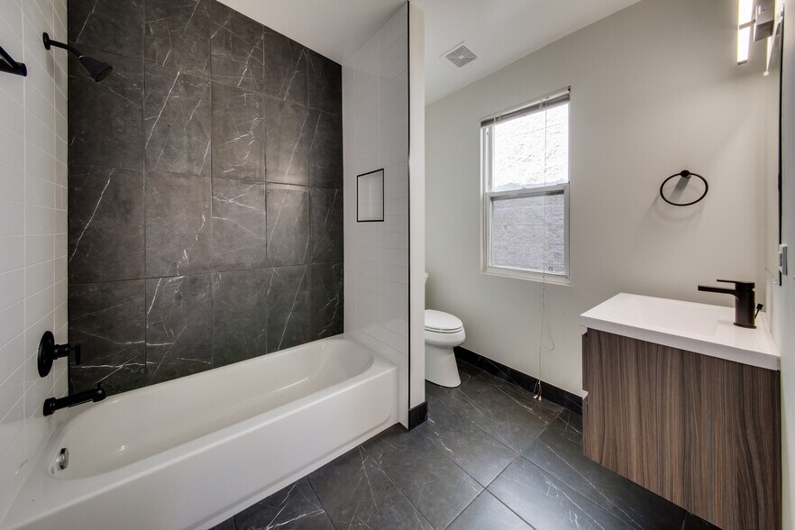 More Photos Of 1246 N Cleaver St, Chicago Apartments For Sale