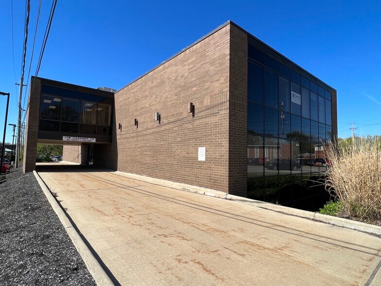 More Photos Of 21245 Lorain Rd, Fairview Park Medical For Lease