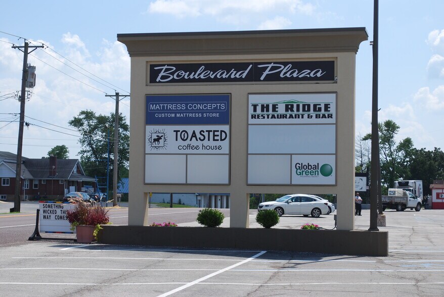 More Photos Of 3015 High Ridge Blvd, High Ridge Freestanding For Sale