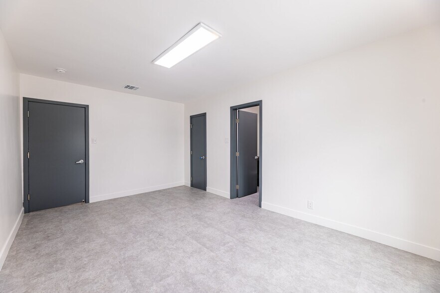 More Photos Of 203-215 N Victory Blvd, Burbank Office For Lease