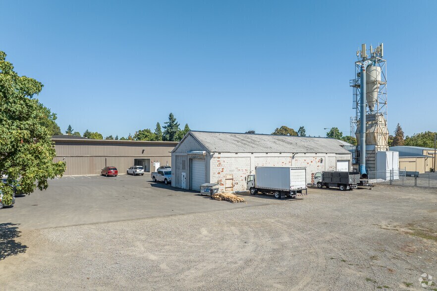 More Photos Of 560 21st St SE, Salem Manufacturing For Lease
