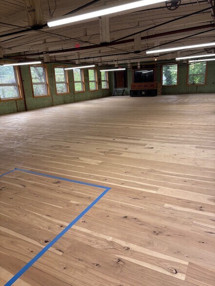 More Photos Of 105 Chapman St, Canton Warehouse For Lease