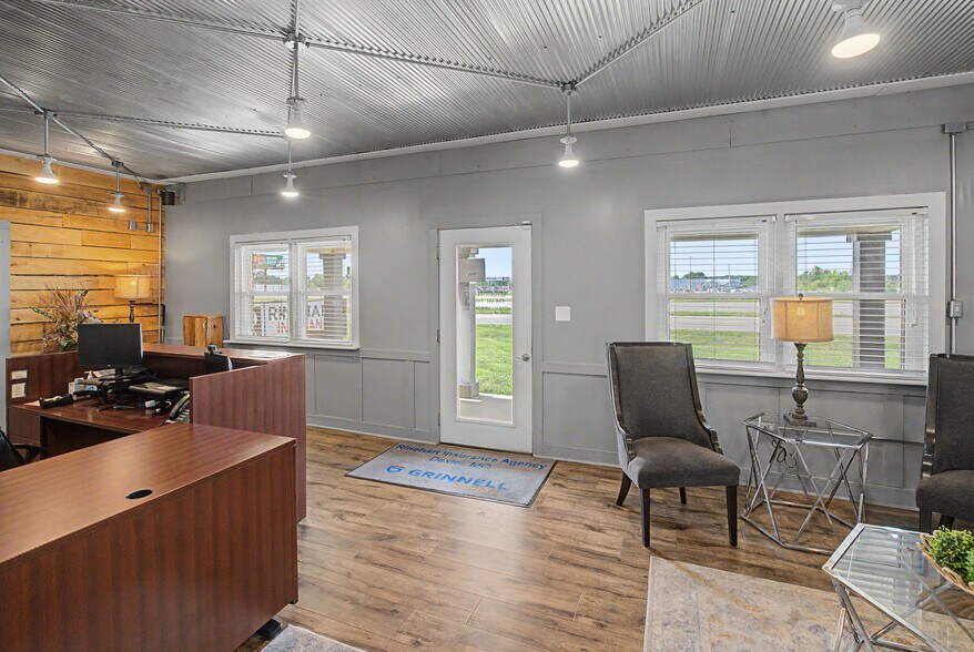 More Photos Of 2102 N Outer Dr, Dexter Office For Sale