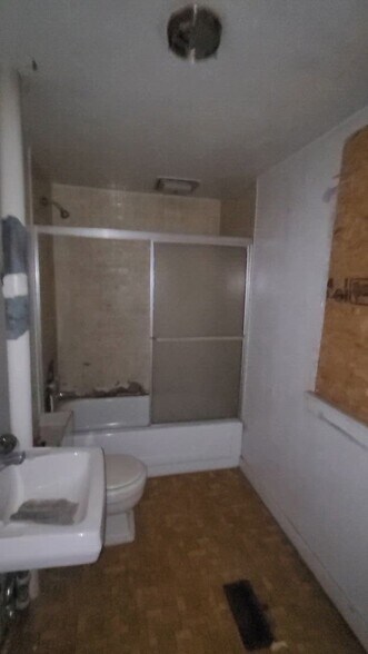 More Photos Of 1823 W 8th St, Muncie Multifamily For Sale