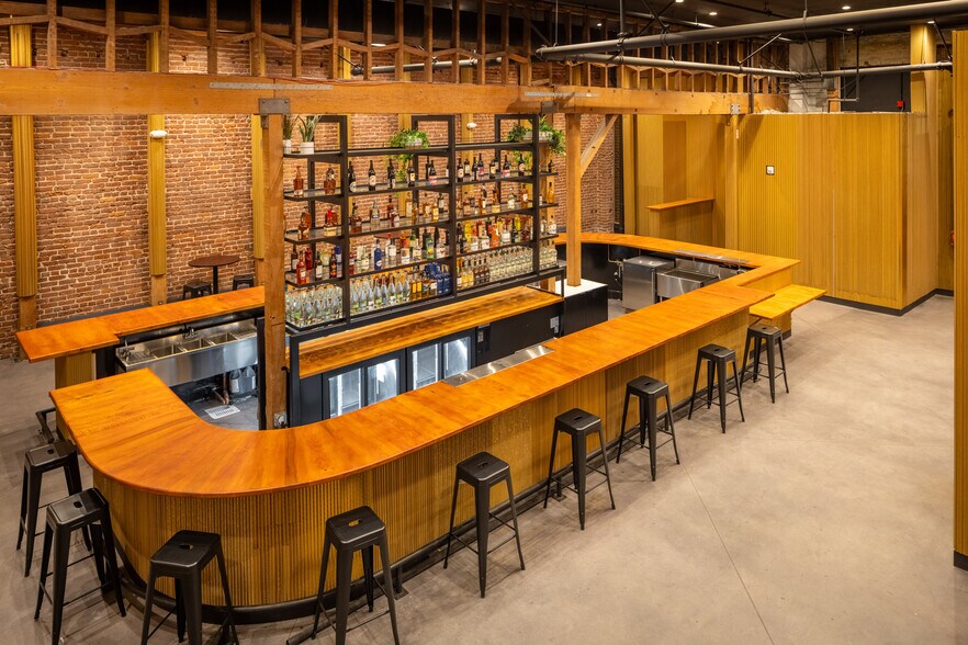 More Photos Of 1948 E 7th St, Los Angeles Bar For Lease