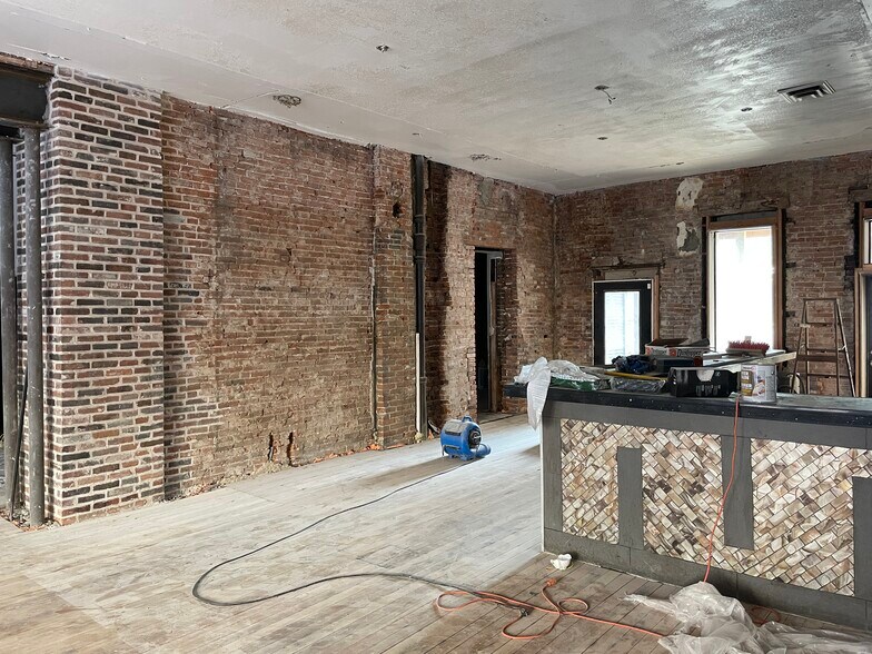 More Photos Of 212 N Main St, Saint Charles Restaurant For Lease