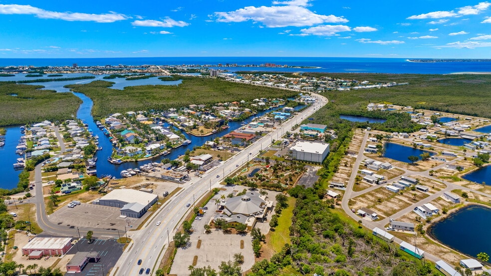 More Photos Of 17650 San Carlos Blvd, Fort Myers Supermarket For Sale
