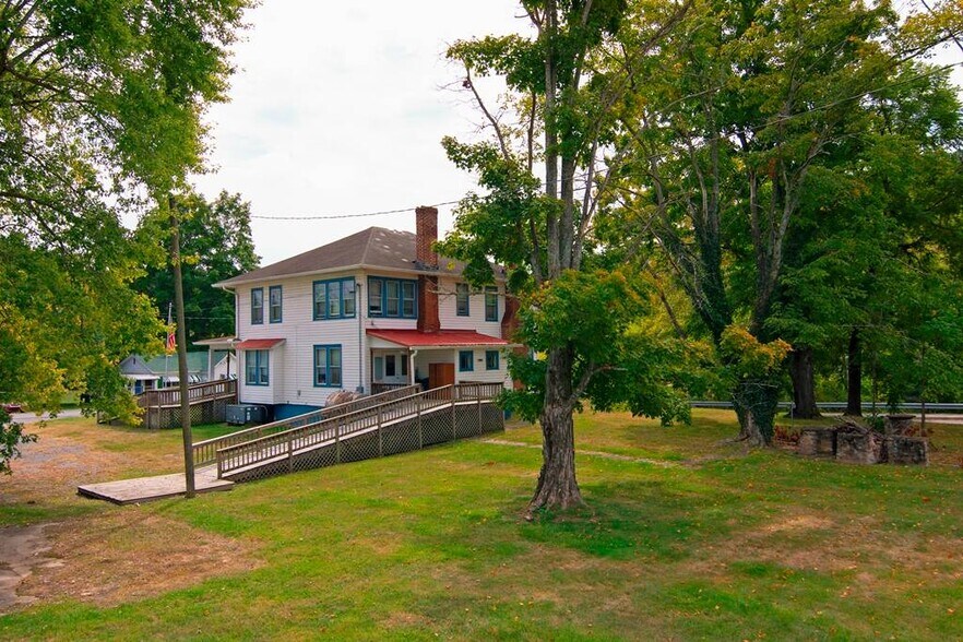 More Photos Of 101 Davis st, Alderson Freestanding For Sale