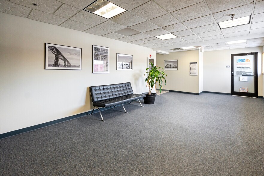 More Photos Of 3 Neptune Rd, Poughkeepsie Self Storage For Lease