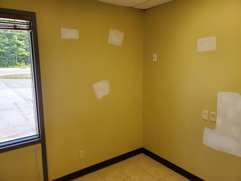 More Photos Of 426 W Ludwig Rd, Fort Wayne Storefront Retail Office For Lease