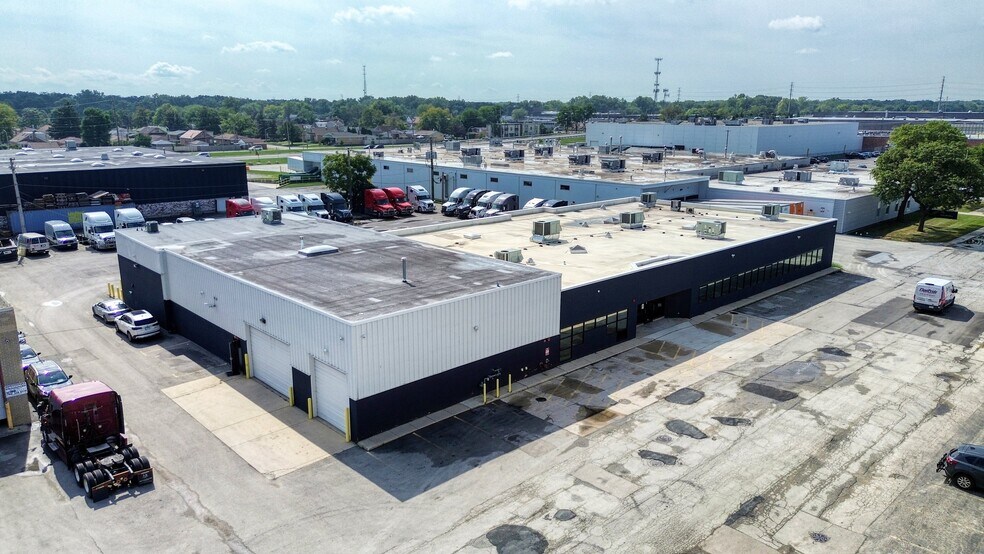More Photos Of 2100 W 21st St, Broadview Light Manufacturing For Lease