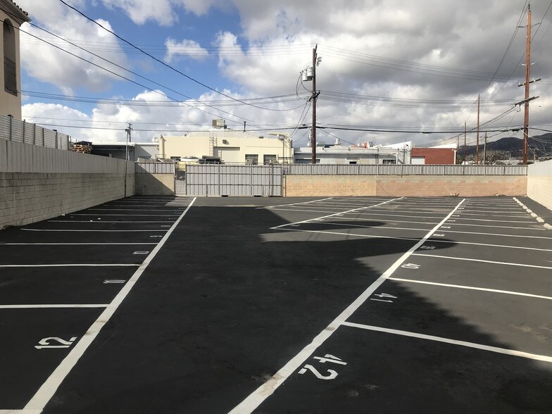 More Photos Of 418 S Lake St, Burbank Land For Lease