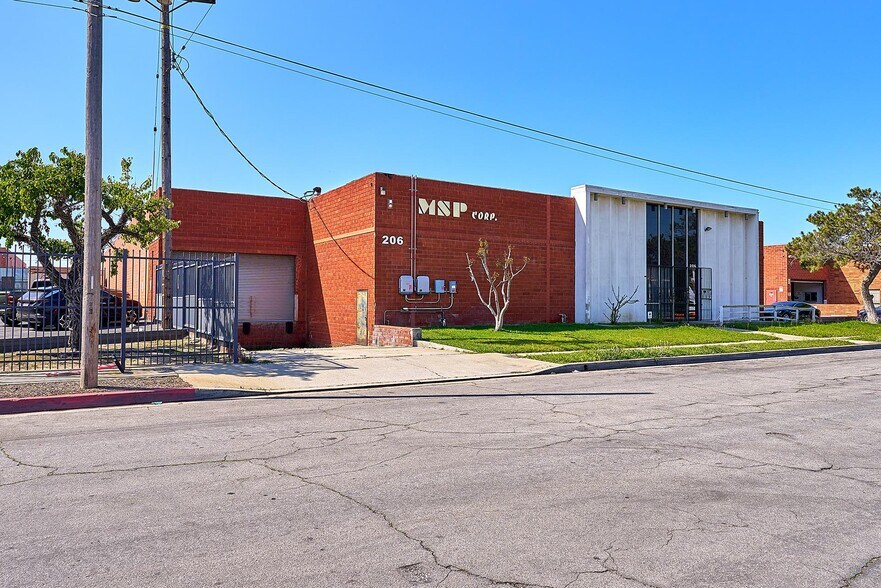 More Photos Of 206 W 140th St, Los Angeles Warehouse For Lease