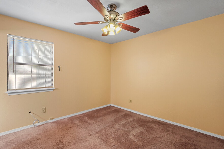More Photos Of 5200 Doniphan Dr, El Paso Bar For Sale